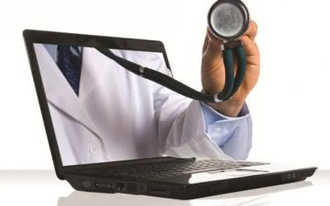 Doktor z laptopa