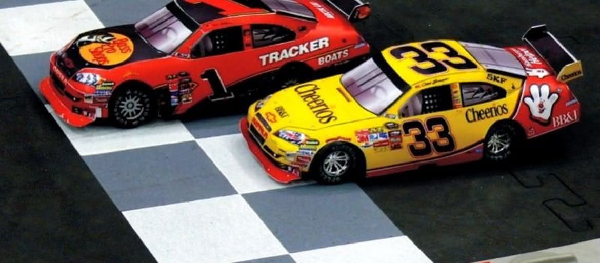 Modele samochodów wyścigowych z napędem elektrycznym serii NASCAR