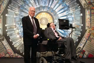 Peter Higgs i Stephen Hawking na wystawie poświęconej Wielkiemu Zderzaczowi Hadronów