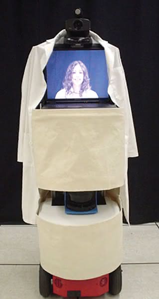 Robot Clara w stroju pielęgniarskim