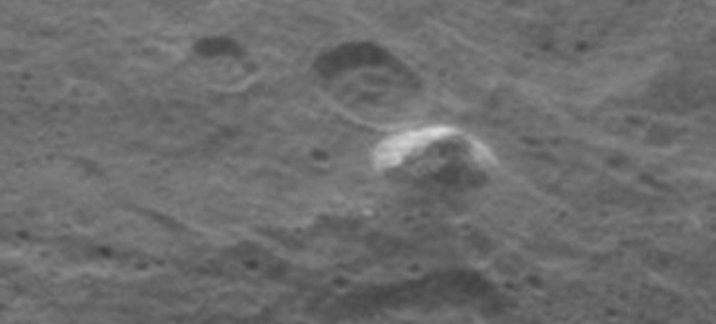 Obrazy z Ceres ukazują tajemniczą „piramidę”