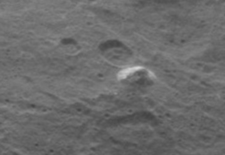 Obrazy z Ceres ukazują tajemniczą „piramidę”