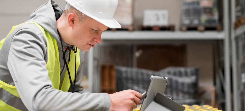 Czy praca na produkcji to opcja dla osób bez doświadczenia?