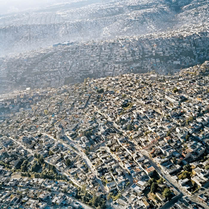 Fale slumsów wielkiego miasta w Mexico City