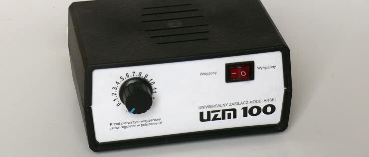 Uniwersalny zasilacz modelarski UZM 100