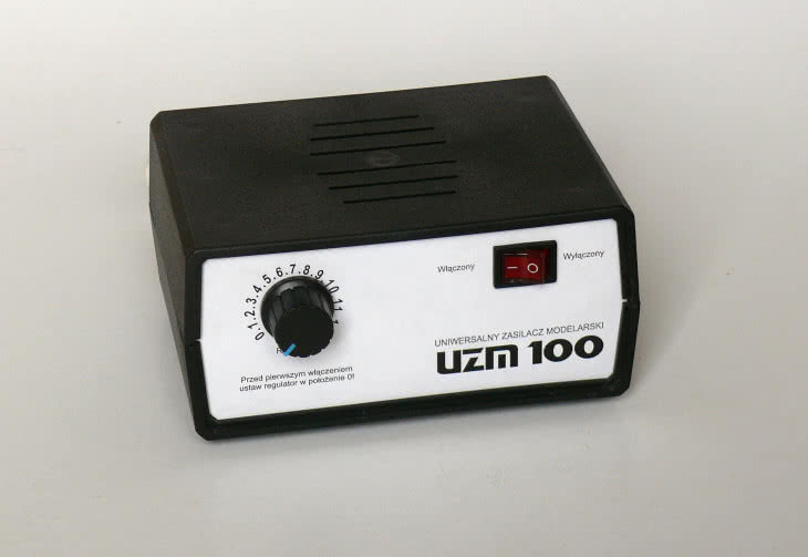 Uniwersalny zasilacz modelarski UZM 100