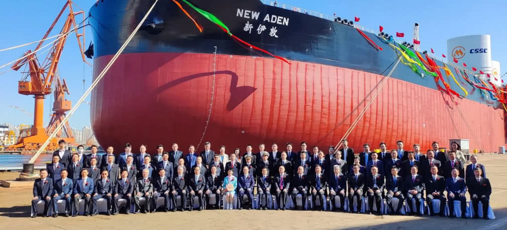 Supertankowiec pod żaglami