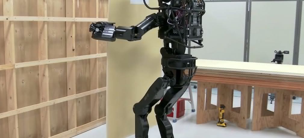 Humanoidalny HRP-5P na budowie