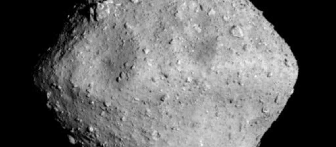 W próbkach z asteroidy znaleziono pył starszy niż Układ Słoneczny