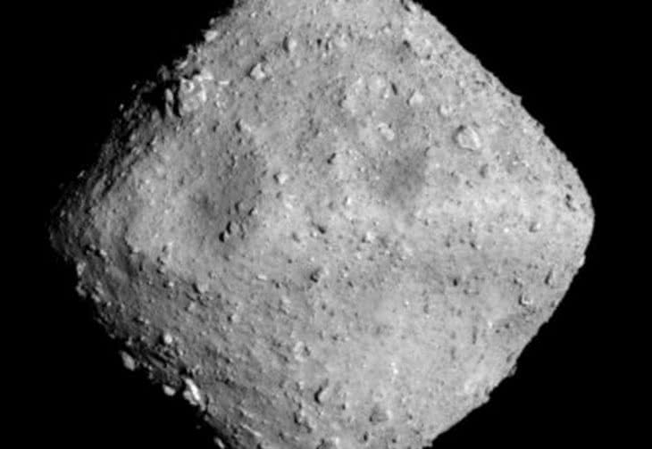 W próbkach z asteroidy znaleziono pył starszy niż Układ Słoneczny