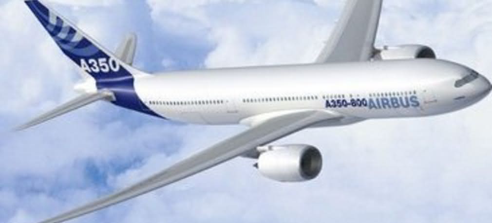 Kabina z pasażerami dowożona do samolotu