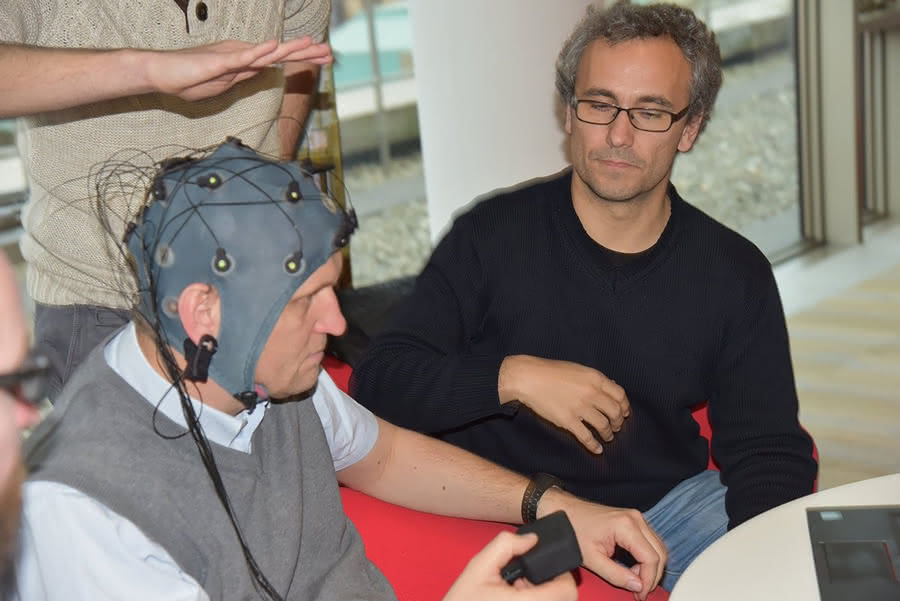 Gernot Müller-Putzw hełmie EEG