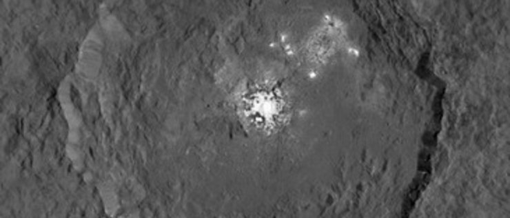 Już wiadomo, czym są plamy na Ceres