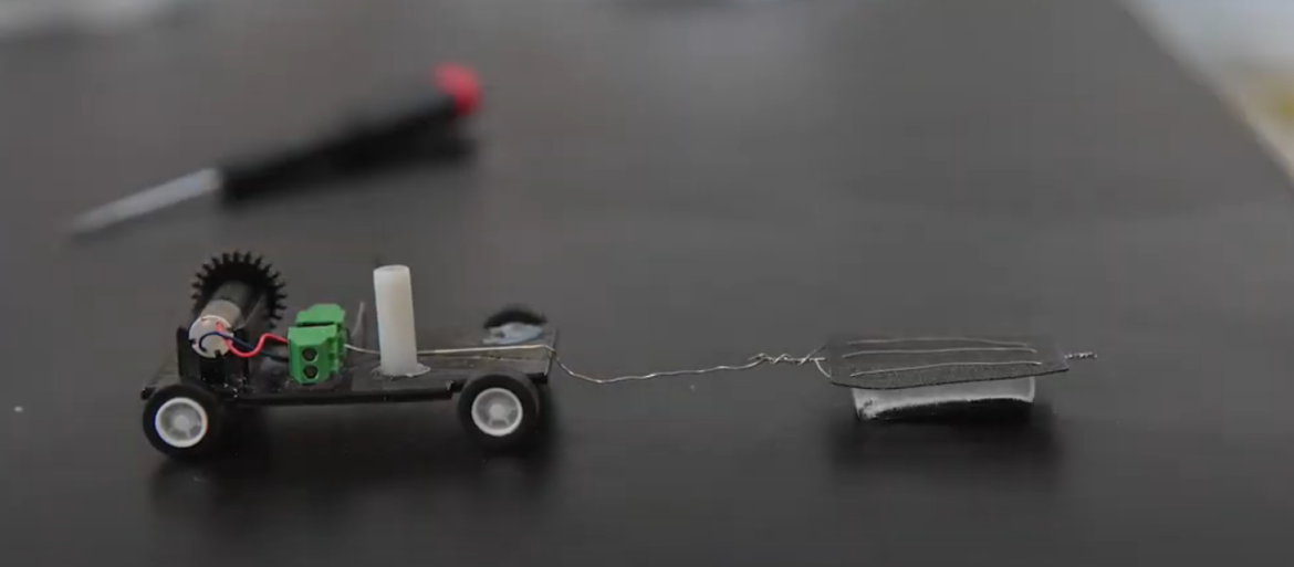 Robot żerujący na metalach w celu pozyskania energii