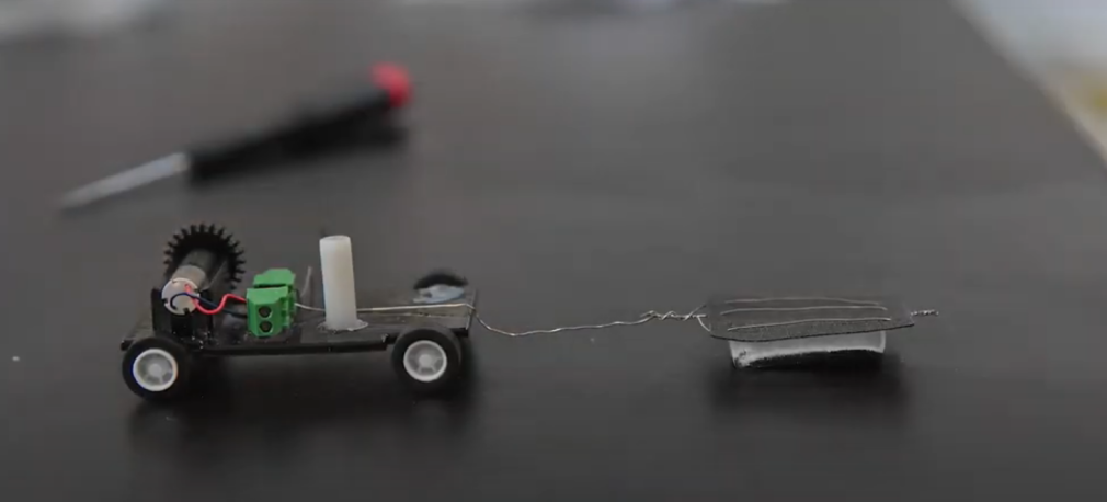 Robot żerujący na metalach w celu pozyskania energii