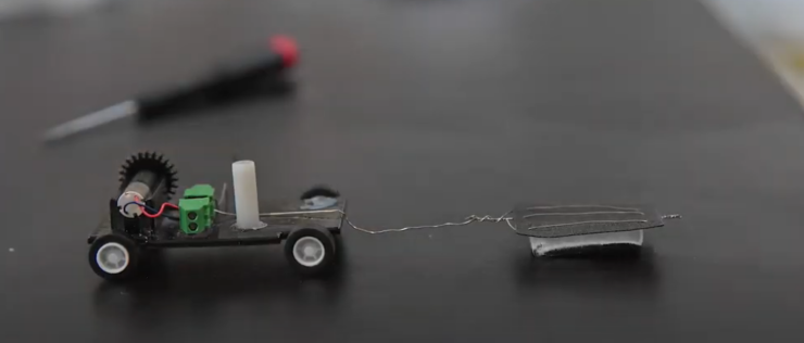 Robot żerujący na metalach w celu pozyskania energii