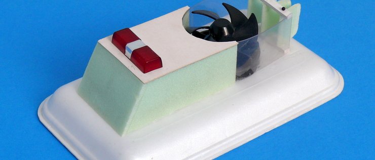Model poduszkowca z napędem elektrycznym MT? 2012A