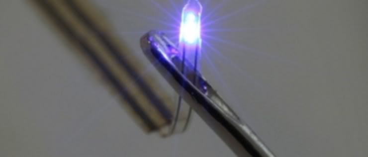 Lampki LED o grubości trzech atomów