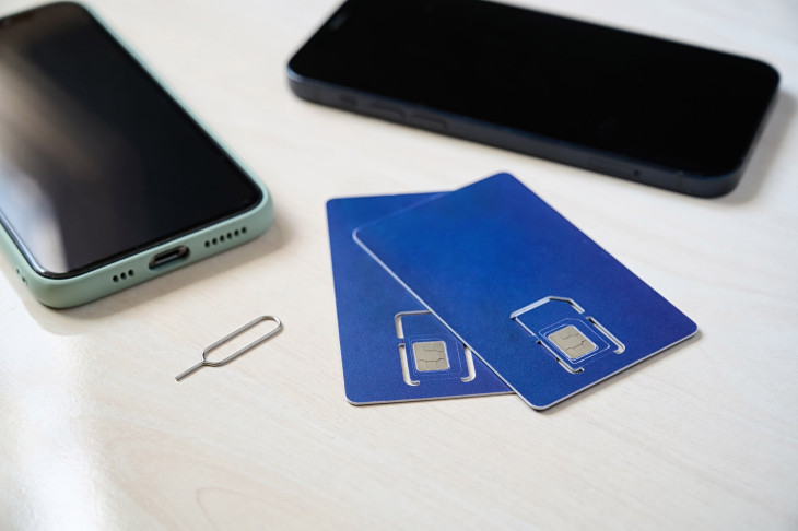 Koniec karty SIM Plastikowa karta znika z telefonów. Co ją zastępuje i co to zmienia dla użytkownika