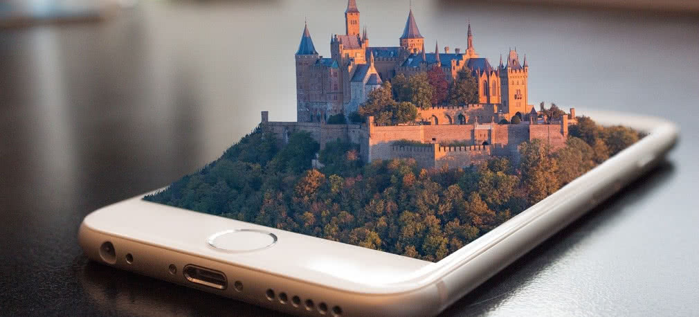 Cieszmy się naszymi telefonami, nim nadejdą mózgowe implanty. Smartfonowa stagnacja