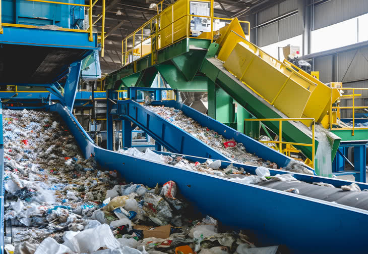 Automatyczne sortowanie plastikowych śmieci w zakresie podczerwieni
