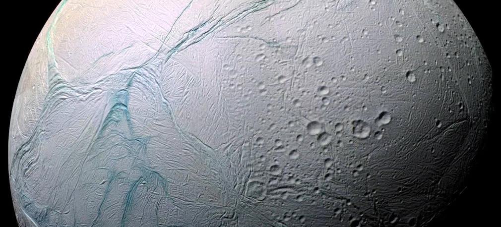 Życiodajne kominy w oceanach Enceladusa