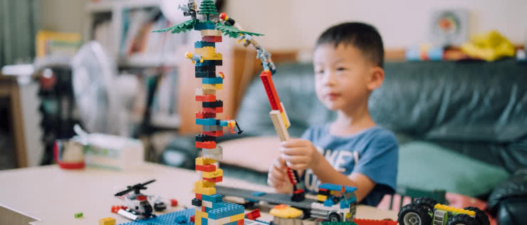 Dlaczego warto bawić się z dzieckiem klockami LEGO?
