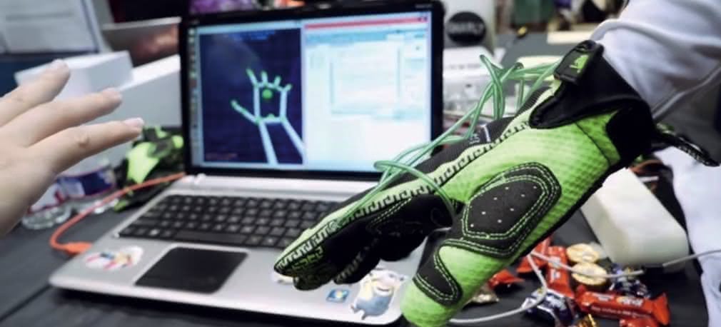 Żyjąc coraz głębiej w cyberprzestrzeni