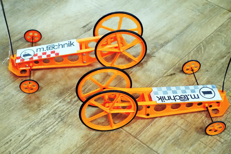 Budujemy wyścigowe modele „dragsterów” z napędem sprężynowym