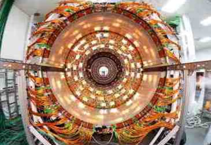 Higgs rozpada się od razu na materię
