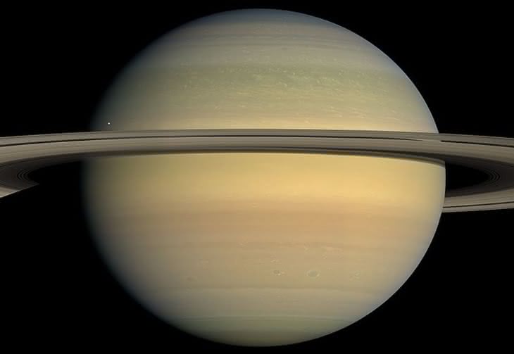 Rajd między Saturnem a jego pierścieniami