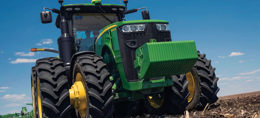 Zdalny bat na rolnika. Czy zdalnie wyłączane ukraińskie traktory  to rzeczywiście powód do śmiechu