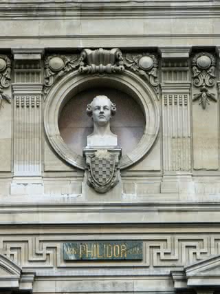 9. Popiersie Philidora na fasadzie Opery Garnier w Paryżu