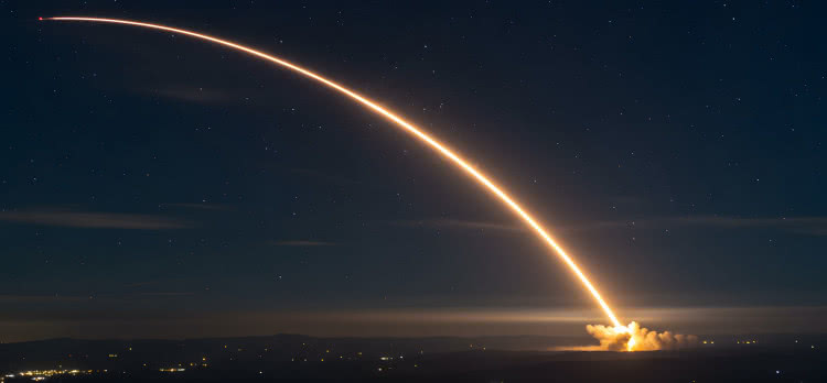 Z bieguna czy z równik - skąd powinna startować rakieta?