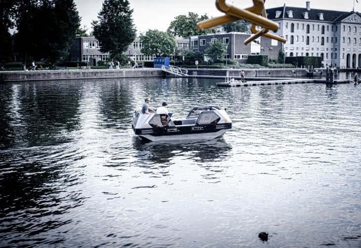 Robotyczna łódź gotowa do rejsów po amsterdamskich kanałach
