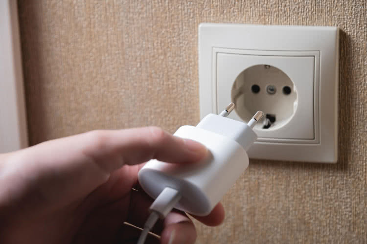 Jak dobrać osprzęt elektryczny do domu i mieszkania – na co zwrócić uwagę?