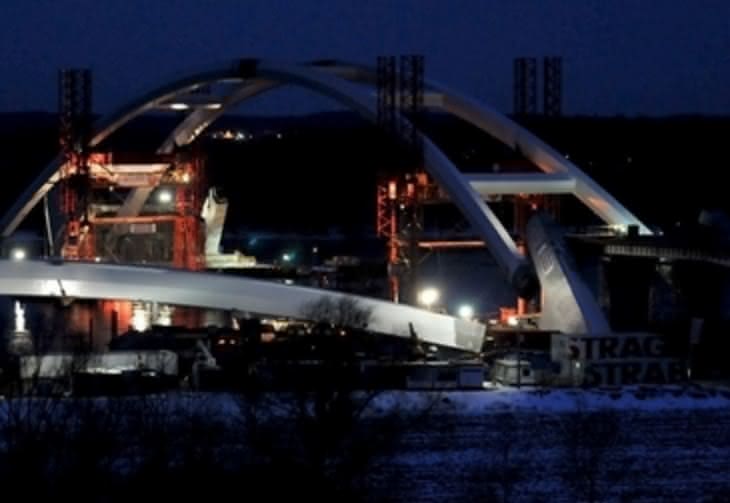 Największy łuk w Polsce rozpięty nad Wisłą w Toruniu