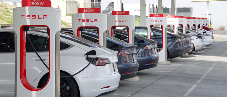 Tesla odniesienia. Kto wygra w wyścigu elektryków? 