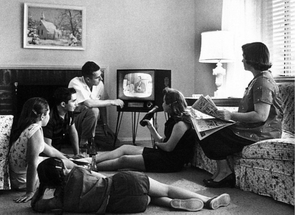 Oglądanie telewizji w latach 50. XX wieku