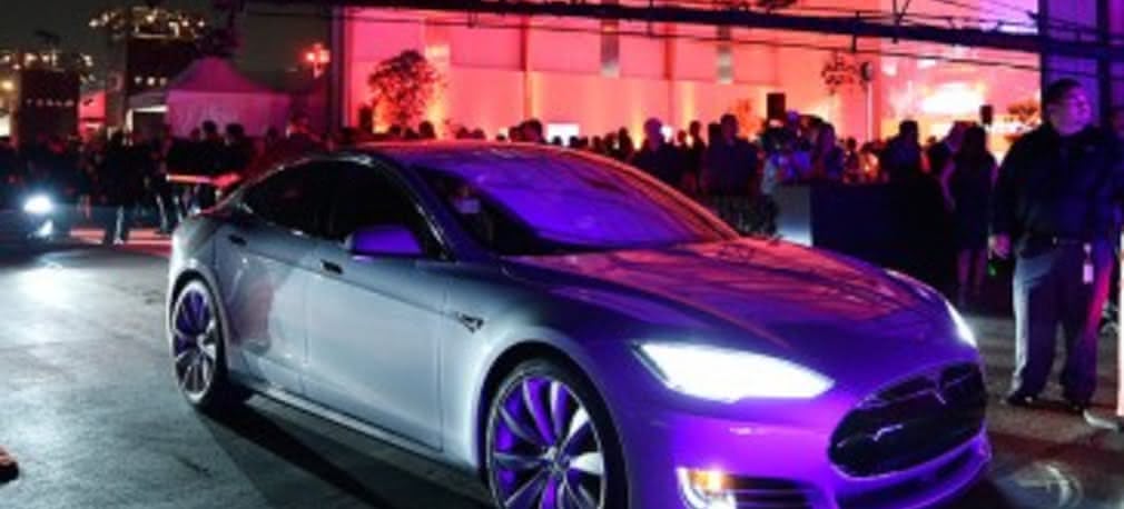 Tesla D z autopilotem