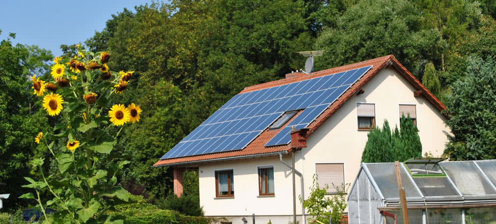 Życie bez paliw kopalnych - czy to możliwe? Od słonecznych miast po moc z głębin