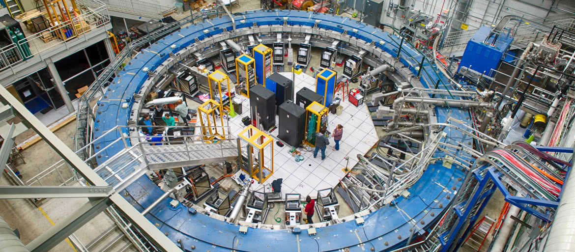 Nowa fizyka we mgle. Marzenie o czymś, co się nie zgadza