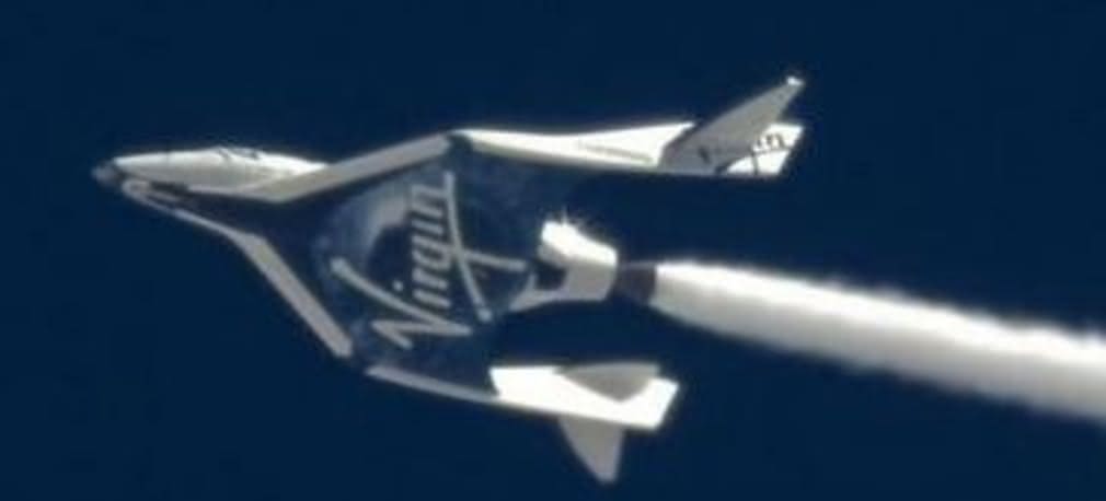 SpaceShipTwo odpala rakietowy silnik po raz pierwszy