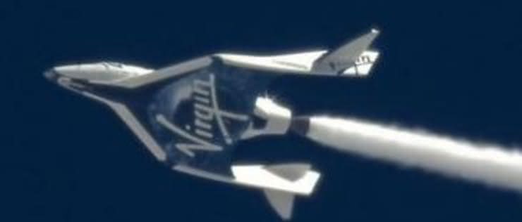 SpaceShipTwo odpala rakietowy silnik po raz pierwszy