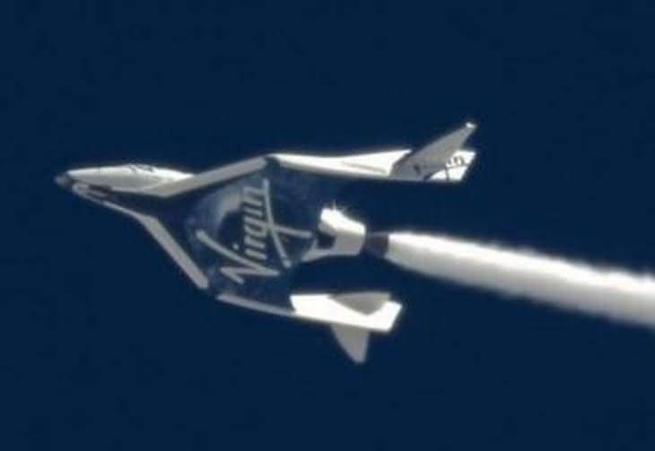 SpaceShipTwo odpala rakietowy silnik po raz pierwszy