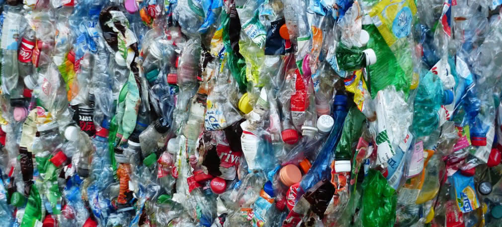 Nowy enzym zjada plastik, aż miło