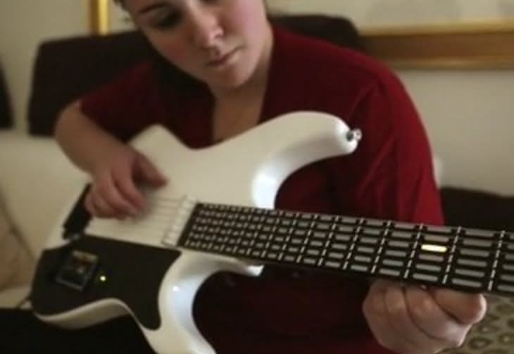 Aplikacja, która grać na gitarze nauczy każdego