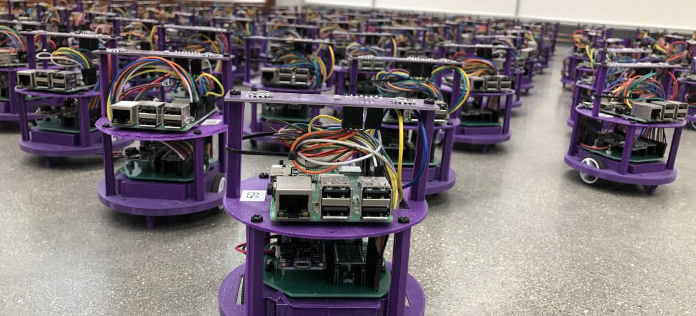 Maszyny, automaty, drony w rojach. Kupą, mości roboty