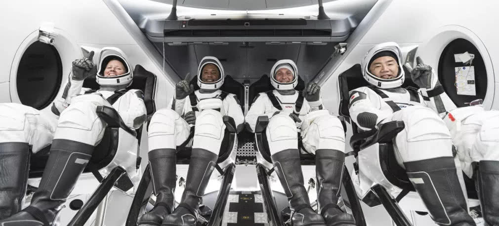 Czterech astronautów poleciało Dragonem na orbitę
