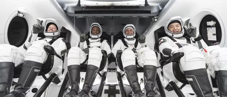 Czterech astronautów poleciało Dragonem na orbitę